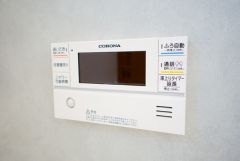 湯量・湯温の設定、そして保温までワンタッチのフルオートバス。便利な追い炊き機能付きです。