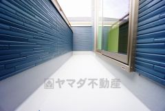 陽当たりの良いバルコニーです。お洗濯やお布団干しはもちろん、日光浴スペースにも。