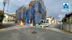 現地（2025年11月26日）撮影。住人以外の車の進入も少なく、小さなお子様を持つご家庭にも安心です。落ち着いた住宅地内で快適な生活を実現してみませんか。