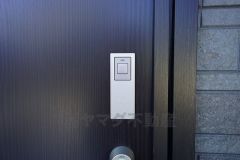 お子様を抱っこしながら簡単に開けられるのが便利なスマートキー。