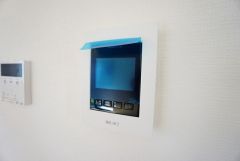 防犯性、セキュリティ対策に安心できるテレビモニター付きインターフォンです。セールスマン対策にもなり安心できます。