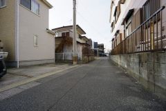 住人以外の車の進入も少なく、小さなお子様を持つご家庭にも安心です。