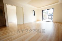 温かみのある雰囲気と、キッチンでの作業性を兼ね備え、家族の笑顔あふれる団らんのひと時をお過ごしいただける設計になっています。