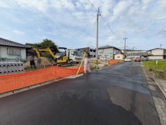 現地（2025年9月22日）撮影。大型車の通行が少なく、騒音や振動が少ないので静かで快適な生活を送れます。