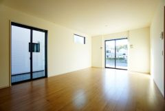 断熱性能の窓ガラスを採用。省エネ、光熱費カットにも貢献します。夏は涼しく、冬は暖かく快適に過ごせますよ＾＾