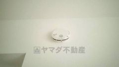 火災発生をいち早く知らせてくれる火災報知器は標準装備です。