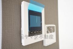 防犯性、セキュリティ対策に安心できるテレビモニター付きインターフォンです。セールスマン対策にもなり安心できます。