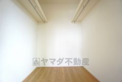 季節物の衣類もスッキリ収納できるウォークインクロゼット。住空間をスッキリ広々使えます＾＾