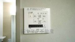 浴室換気暖房乾燥機付きなので、雨の日も気にせず洗濯物が干せます。