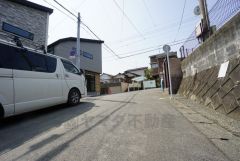 住人以外の車の進入も少なく、小さなお子様を持つご家庭にも安心です。