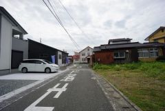 大型車の通行が少なく、騒音や振動が少ないので静かで快適な生活を送れます。