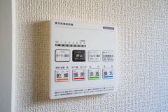 浴室暖房乾燥機付き＾＾梅雨の時期や花粉、PM2.5が酷いときなどの洗濯を干すのに重宝しそうですね＾＾