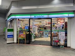ファミリーマート　JR香椎駅