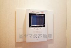 防犯性、セキュリティ対策に安心できるテレビモニター付きインターフォンです。セールスマン対策にもなり安心できます。