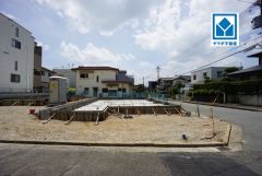 現地（2026年7月8日）撮影。角地。忙しい朝、遅い帰宅時にも嬉しいししぶ駅徒歩6分＾＾お気に入りの家具とインテリアで素敵な部屋を作りましょう。