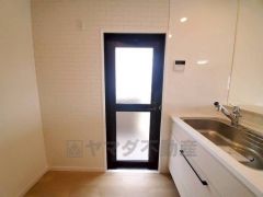 外に一時的にゴミを置くことができ、室内を清潔に保てます。