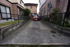 駐車スペースはゆとりある2台分を確保。マイカー用に、お客さま用に、余裕を持ってご利用いただけます＾＾