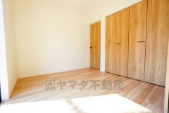 あると嬉しい1階の一部屋。お子様のお昼寝スペースや客間、お友達やご親戚のお泊り部屋としても使えます。