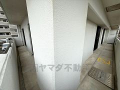 広々としたバルコニー。 天気のいい日にはお布団もまとめて干せそうですね＾＾