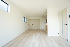 温かみのある雰囲気と、キッチンでの作業性を兼ね備え、家族の笑顔あふれる団らんのひと時をお過ごしいただける設計になっています。