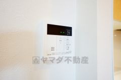 キッチン横からボタンひとつで操作が楽々。