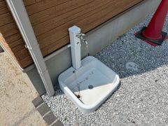 あると便利な外水栓。ガーデニングに、洗車に、泥遊びやペットの散歩の後に。