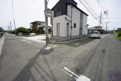 大型車の通行が少なく、騒音や振動が少ないので静かで快適な生活を送れます。