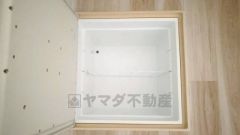 キッチンにある床下収納は、居住スペースを減らさずに買い置きの調味料や非常食などを保管することができます。