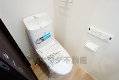 温水洗浄機付トイレです。節水機能もあるので、安心して使えますね。