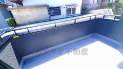 陽当たりの良いバルコニーです。お洗濯やお布団干しはもちろん、日光浴スペースにも。