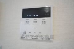 キッチン横からボタンひとつで操作が楽々。