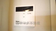 キッチン横からボタンひとつで操作が楽々。