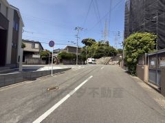 大型車の通行が少なく、騒音や振動が少ないので静かで快適な生活を送れます。