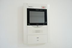 オートロックとモニター付きインターホン装備で女性やお子様も安心。充実のセキュリティで暮らしをサポートします。