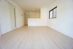 リビングとダイニングを分けて使える間取りで、生活シーンに合わせて空間を使い分けられます。