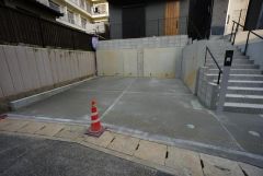 駐車スペースはゆとりある2台分を確保。マイカー用に、お客さま用に、余裕を持ってご利用いただけます。