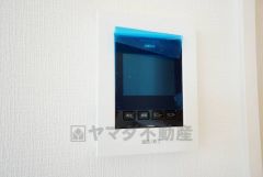 防犯性、セキュリティ対策に安心できるテレビモニター付きインターフォンです。セールスマン対策にもなり安心できます。