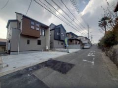 住人以外の車の進入も少なく、小さなお子様を持つご家庭にも安心です。