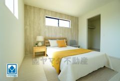 家具はイメージです。ご夫婦お二人のプライベートシーンを演出する寝室は、大容量のウォークインクローゼット付き。