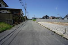 現地（2025年5月20日）撮影。住人以外の車の進入も少なく、小さなお子様を持つご家庭にも安心です。