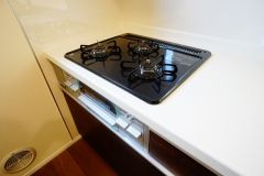 複数の調理を一度に行うことができる3口コンロ。効率よくお料理が出来ます。毎日のお料理も楽しくなりますね＾＾