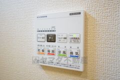 浴室暖房乾燥機付き。天候に左右されず、いつでも好きなときに洗濯物を干せるので、仕事や家事で忙しい方に重宝します。