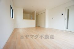 断熱性能の窓ガラスを採用。省エネ、光熱費カットにも貢献します。夏は涼しく、冬は暖かく快適に過ごせますよ＾＾
