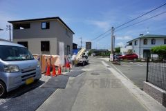 現地（2025年7月7日）撮影。大型車の通行が少なく、騒音や振動が少ないので静かで快適な生活を送れます。