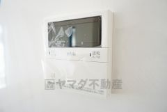 キッチン横からボタンひとつで操作が楽々。