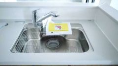 広々とした凸型シンクに洗剤ポケットを標準装備。大きなお鍋など洗いやすいです。