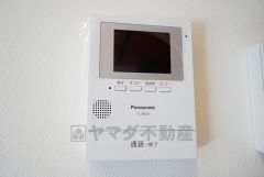 防犯性、セキュリティ対策に安心できるテレビモニター付きインターフォンです。セールスマン対策にもなり安心できます。