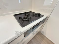 複数の調理を一度に行うことができる3口コンロ。効率よくお料理が出来ます。毎日のお料理も楽しくなりますね＾＾