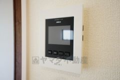 防犯性、セキュリティ対策に安心できるテレビモニター付きインターフォンです。セールスマン対策にもなり安心できます。