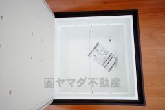 キッチンにある床下収納は、居住スペースを減らさずに買い置きの調味料や非常食などを保管することができます。